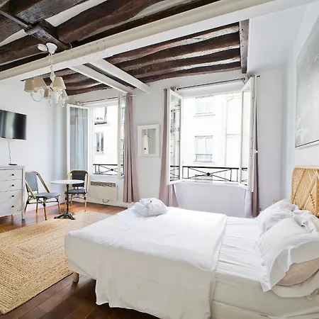 Clery 45 Apartment Paris